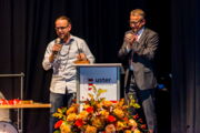 Den Kunstpreis der Stadt Uster durfte Schlagzeuger Lucas Niggli im Rahmen des «drum-pam!»-Festivals entgegen nehmen. (Bild: Markus Zürcher)
